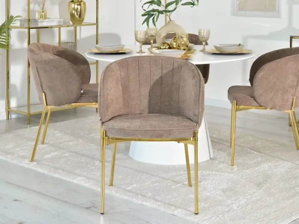 Krzesła ze złotymi nogami - stwórz z nimi luksusową aranżację